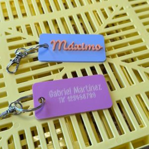 Llavero personalizado con nombre en metacrilato Llavero de metacrilato personalizado con nombre Llavero personalizado con nombre y datos en la parte trasera Llavero de metacrilato con nombre y datos personalizados Llavero personalizado con nombre grabado en metacrilato Llavero de metacrilato personalizado por ambas caras Llavero con nombre personalizado y datos en la parte posterior Llavero personalizado de metacrilato para regalo