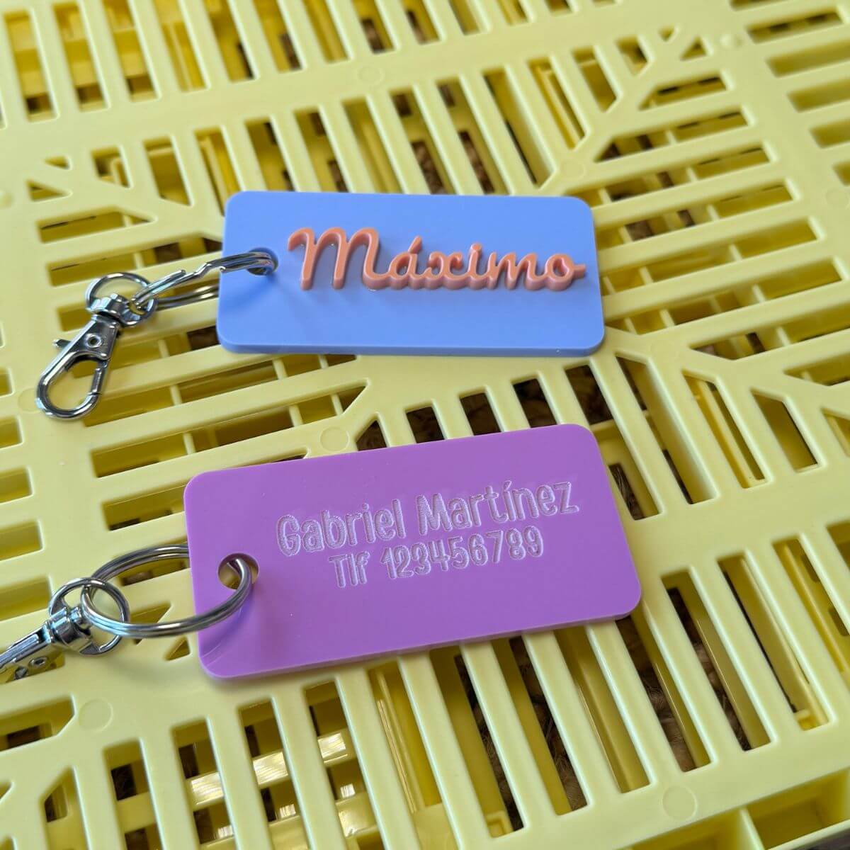 Llavero personalizado con nombre en metacrilato Llavero de metacrilato personalizado con nombre Llavero personalizado con nombre y datos en la parte trasera Llavero de metacrilato con nombre y datos personalizados Llavero personalizado con nombre grabado en metacrilato Llavero de metacrilato personalizado por ambas caras Llavero con nombre personalizado y datos en la parte posterior Llavero personalizado de metacrilato para regalo