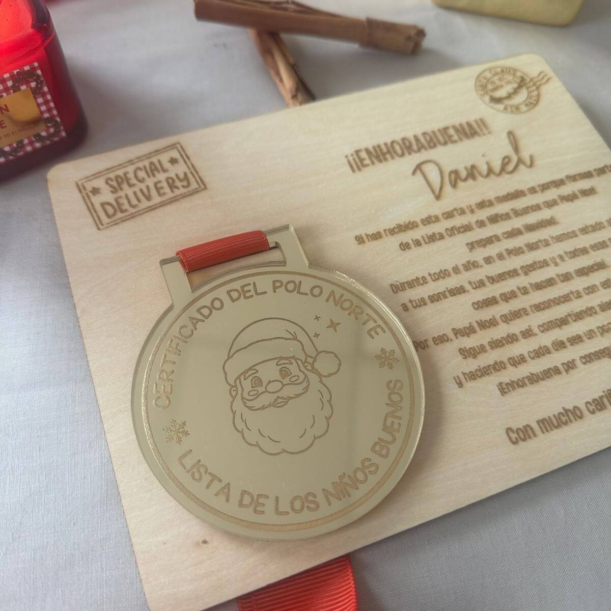 Medalla personalizada lista de niños buenos de Papá Noel Medalla de Navidad personalizada para niños buenos Medalla infantil personalizada de Papá Noel para Navidad Medalla niños buenos Papá Noel con nombre personalizado Regalo de Navidad personalizado para niños