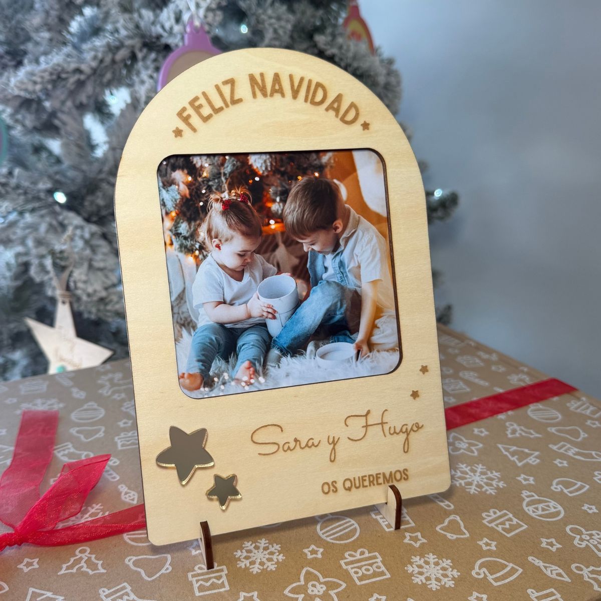Marco de fotos personalizado de Navidad para abuelos Marco de fotos navideño personalizado con nombres Marco de madera personalizado con foto para Navidad Marco de fotos personalizado para regalar a los abuelos Marco de Navidad personalizado con fotografía y nombres Marco de fotos de madera personalizado para familiares Regalo de Navidad personalizado con foto para abuelos