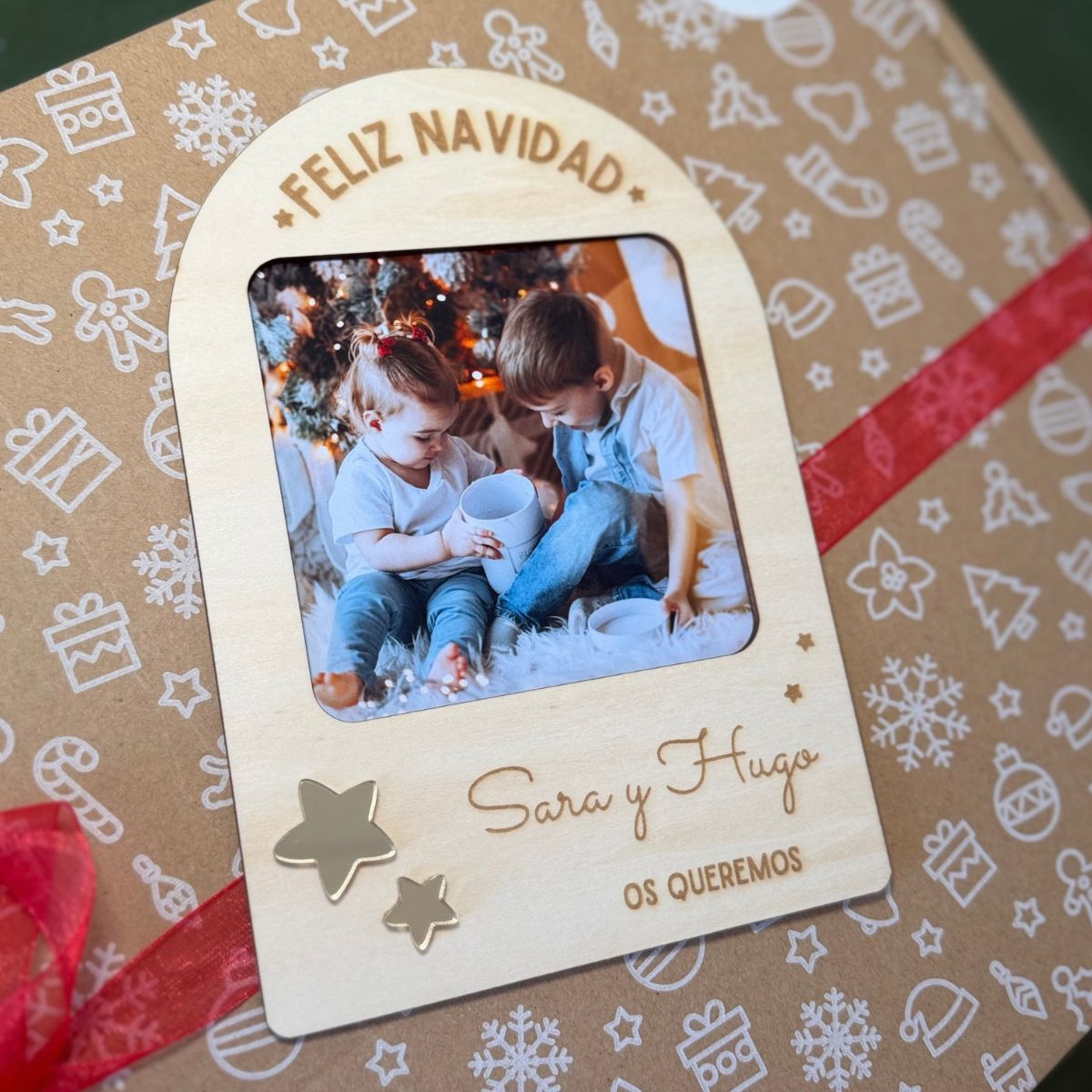 Marco de fotos personalizado de Navidad para abuelos Marco de fotos navideño personalizado con nombres Marco de madera personalizado con foto para Navidad Marco de fotos personalizado para regalar a los abuelos Marco de Navidad personalizado con fotografía y nombres Marco de fotos de madera personalizado para familiares Regalo de Navidad personalizado con foto para abuelos
