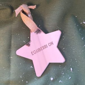 Estrella de Navidad espejo personalizada con nombre Estrella espejo personalizada para árbol de Navidad Adorno de Navidad en metacrilato espejo personalizado Estrella navideña espejo con nombre personalizado Estrella personalizada de Navidad para decorar el árbol Adorno estrella espejo personalizado para Navidad