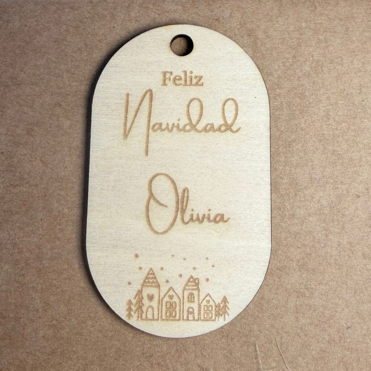 Pack de etiquetas de madera personalizadas para regalos de Navidad. Etiquetas navideñas de madera con nombres para envolver regalos. Etiquetas de Navidad personalizadas para decorar paquetes de regalo. Etiquetas de madera con nombre para regalos navideños. Pack de etiquetas personalizadas para regalos bajo el árbol de Navidad. Etiquetas de madera para identificar los regalos de Navidad. Decoración navideña para paquetes con etiquetas de madera personalizadas. Etiquetas de regalo de Navidad con nombres personalizados.